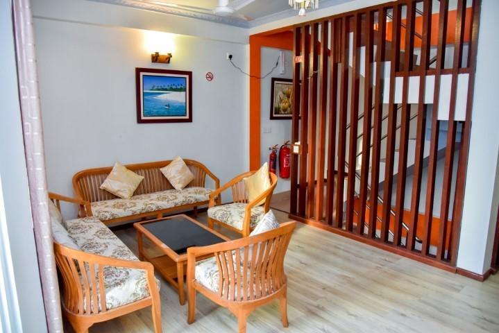 Crystal Crown Hotel Хулхумале Екстериор снимка