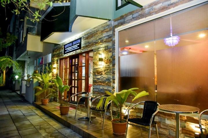 Crystal Crown Hotel Хулхумале Екстериор снимка