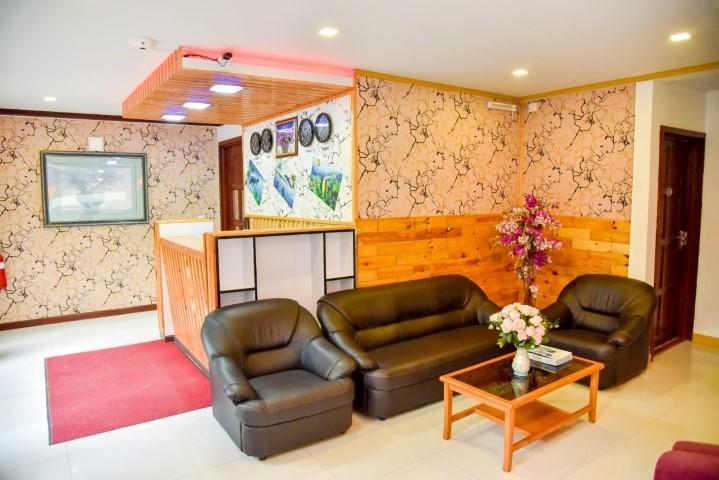 Crystal Crown Hotel Хулхумале Екстериор снимка