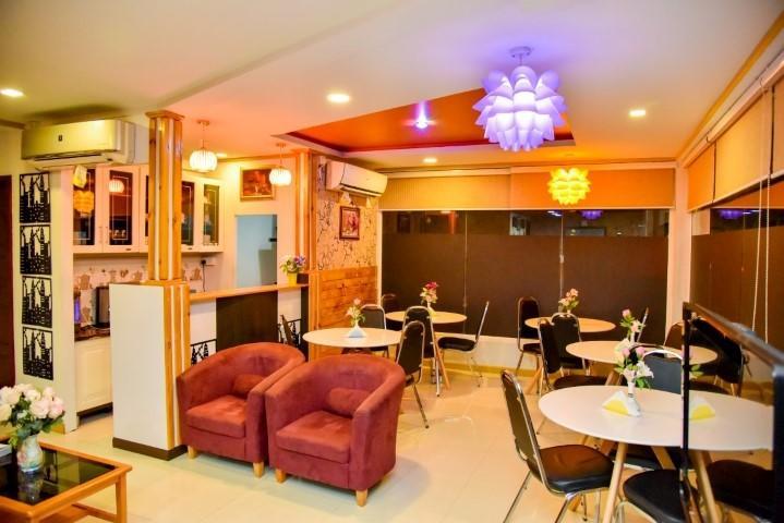 Crystal Crown Hotel Хулхумале Екстериор снимка