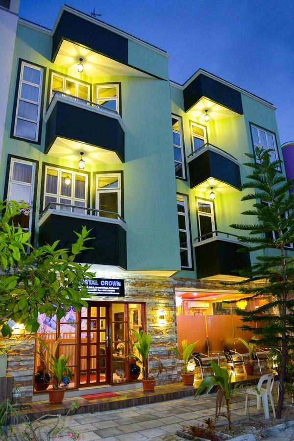 Crystal Crown Hotel Хулхумале Екстериор снимка
